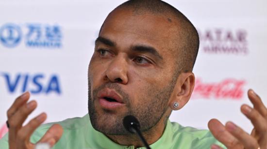 Dani Alves, con la selección brasileña, durante una rueda de prensa en diciembre de 2022.