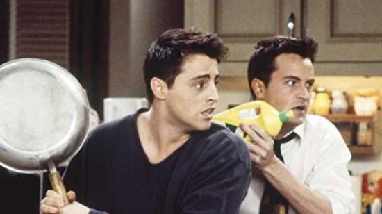 Matt LeBlanc (Joe) y Matthew Perry (Chandler), en sus papeles de amigos inseparables en la serie 'Friend's'