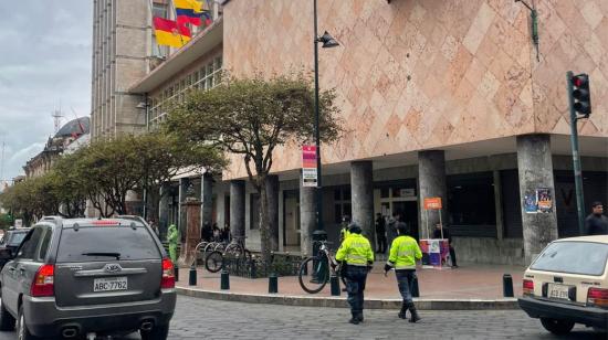 Vista de la calle Sucre, en el centro de Cuenca, el 13 de agosto de 2023.