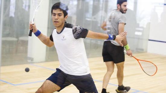 Álvaro Buenaño, entrenando en una sesión de squash.