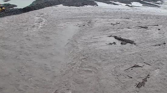 Vista del río Upano, en Morona Santiago, a las 09:50 del miércoles 15 de noviembre de 2023.