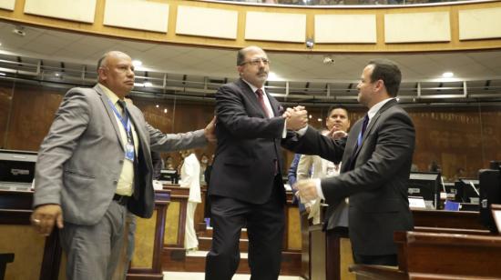 El nuevo presidente de la Asamblea, Henry Kronfle, en la sesión plenaria del 17 de noviembre de 2023. 