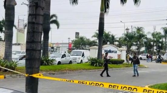 Exteriores de la urbanización en la vía a Salitre, Guayas, donde ocurrió una muerte violenta, el 17 de noviembre de 2023.