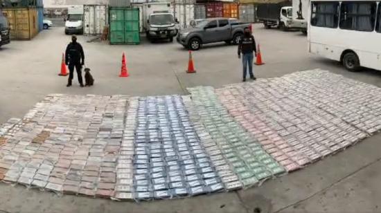 La Policía Nacional decomisó 1,2 toneldas de cocaína camuflada en un cargamento de Piñas, dirigido a Italia.