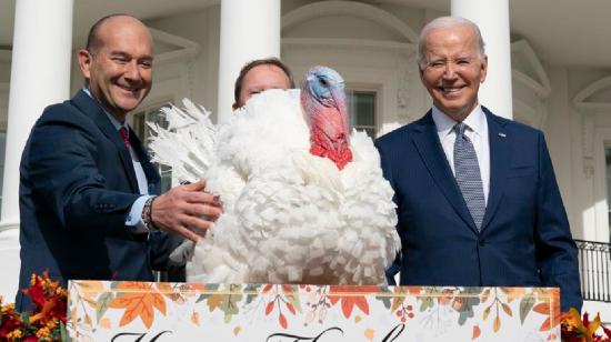 Joe Biden, presidente de Estados Unidos, celebra su cumpleaños e indulta pavos el 20 de noviembre de 2023.