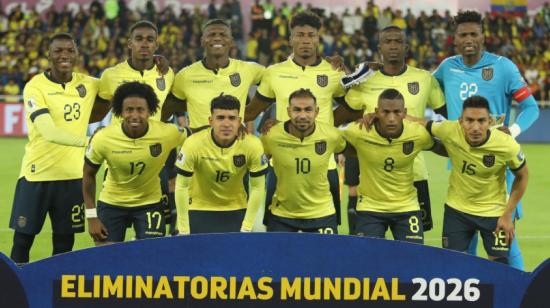 Equipo titular de Ecuador en el partido con Chile, en Quito. 