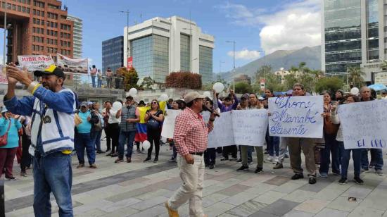 Jubilados reclaman al Ministerio de Finanzas por pagos atrasados, 14 de noviembre de 2023.