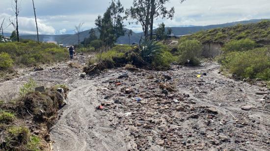 Imagen referencial de un deslizamiento de tierra en Quito, debido a las lluvias, el 22 de noviembre de 2023.