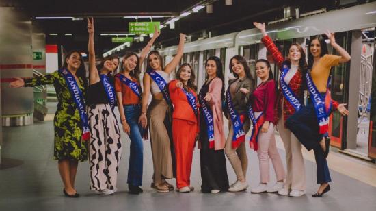 Las diez candidatas a Reina de Quito 2023 - 2024 en su recorrido por el Metro.