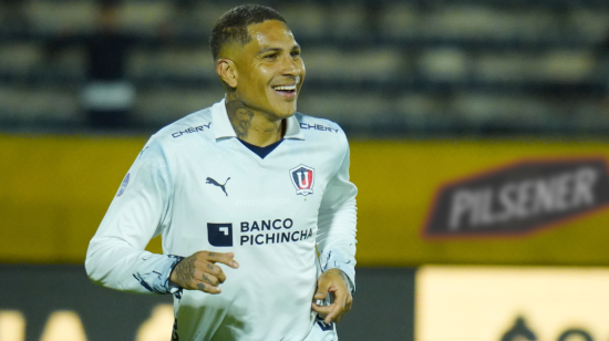 Paolo Guerrero festeja un gol con Liga ante Cumbayá, en el estadio Atahualpa, el 26 de noviembre de 2023.