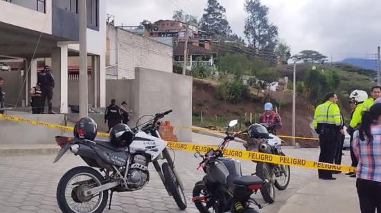 Exteriores del inmueble donde fue encontrado el cuerpo de la joven Josselyn Quezada, en Loja, el 27 de noviembre de 2023.