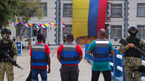 Los tres detenidos por transportar droga en un narcosubmarino en Galápagos. 