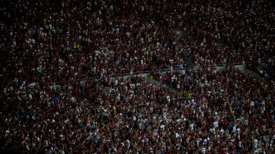 Hinchas de Flamengo desde las tribunas durante el partido Avaí en el estadio Maracaná de Río de Janeiro, el 5 de diciembre de 2019.