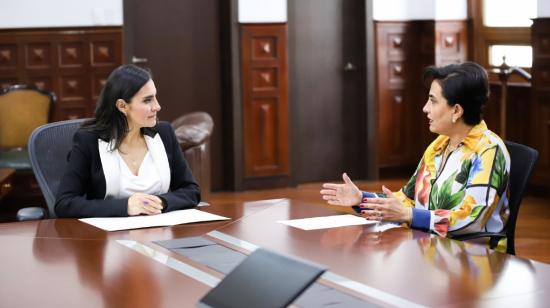 La vicepresidenta Verónica Abad mantiene una reunión con la canciller Gabriela Sommerfeld, el 29 de noviembre de 2023, sobre su traslado a Israel.