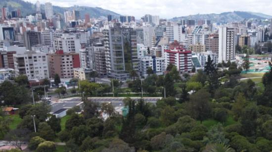 Vista aérea del norte de Quito, sector La Carolina, en 2020.