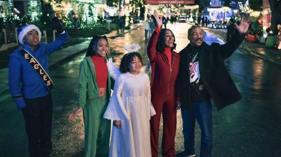 Eddie Murphy interpreta a Chris Carver, un padre de familia que pierde su trabajo y se entusiasma con la posibilidad de ganar un concurso de decoración navideña en su vecindario.