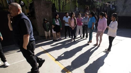  Mujeres migrantes se reúnen en un albergue, el 1 de diciembre de 2023, en Tijuana, Baja California (México). 