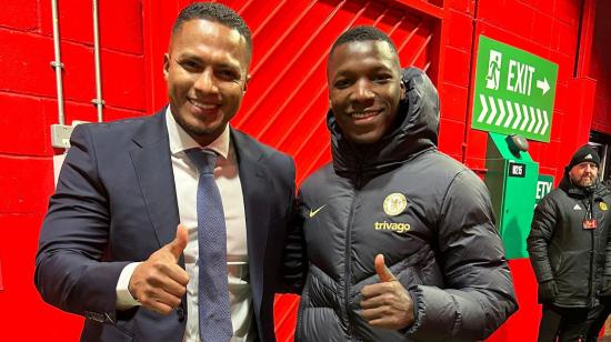 Antonio Valencia y Moisés Caicedo en Manchester, el 6 de diciembre de 2023.