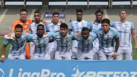 Los jugadores de Guayaquil City posan para una foto antes de un partido, el 2 de diciembre de 2023.