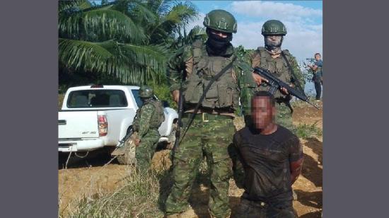 Militares ecuatorianos capturaron a alias 'Guasón', el 12 de diciembre de 2023, en Esmeraldas.