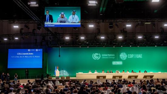 Sesión plenaria de la Cumbre del Clima en Dubái, COP28, el 13 de diciembre de 2023.