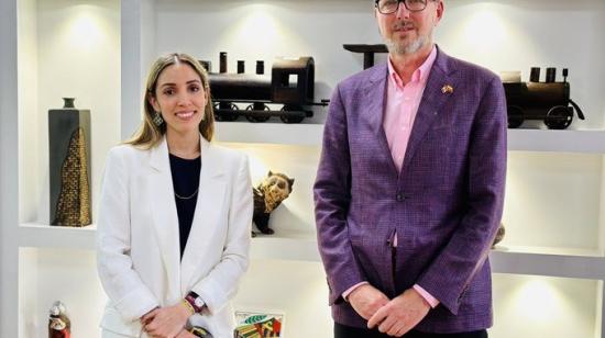 Ministra de Producción, Sonsoles García, junto al embajador de Canadá, embajador de Canadá, Stephen Potter. 