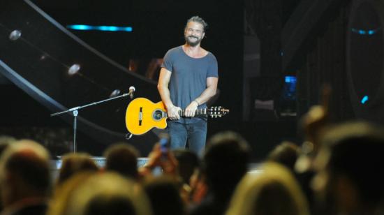 El cantante Ricardo Arjona durante una presentanción en los premios Billboard a la música latina, en 2027.