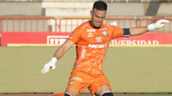 El arquero Gonzalo Valle, durante un partido con Guayaquil City, por la LigaPro, el 4 de noviembre de 2023.