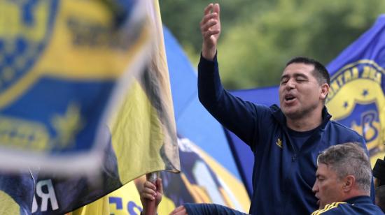 Juan Román Riquelme, con los hinchas de Boca Juniors, el 3 de diciembre de 2023.