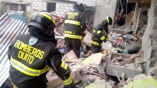 Escombros de una vivienda tras la explosión súbita de gas en La Argelia Alta, en Quito, el 20 de diciembre de 2023.