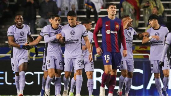 Jugadores de América celebran un gol en el partido amistoso ante el FC Barcelona, el 21 de diciembre de 2023.