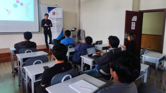 Estudiantes de la Escuela Politécnica Nacional (EPN) en una charla académica, noviembre de 2023. 