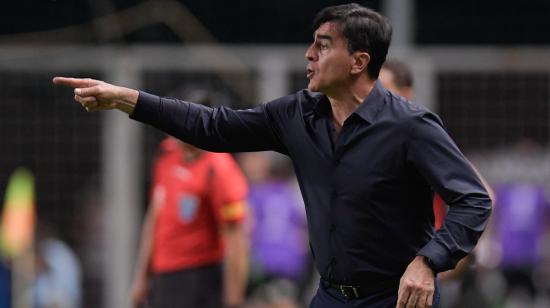 El entrenador argentino de Colo-Colo, Gustavo Quinteros, durante el partido de la Copa Sudamericana ante América MG de Brasil, el 18 de julio de 2023.