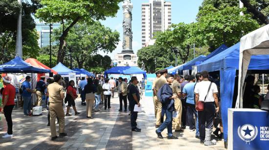 Imagen referencial de una feria ciudadana de servicios de la Alcaldía de Guayaquil, en el Parque Centenario, el 9 de diciembre de 2023.