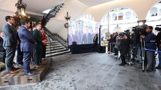 El presidente Daniel Noboa en una declaración a la prensa en Carondelet.