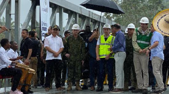 El presidente Daniel Noboa en la entrega del puente sobre el río Blanco, el 27 de diciembre de 2023.