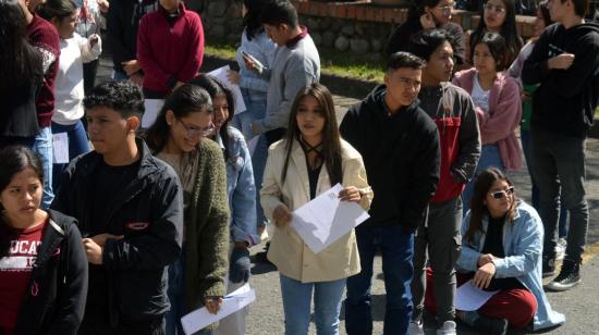 Estudiantes que se inscribieron al proceso de admisión en la Universidad de Cuenca en 2023.