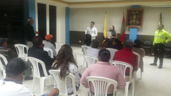 En asambleas comunitarias, las autoridades de Tungurahua instruyen sobre la importancia de arrendar inmuebles con contratos de por medio.
