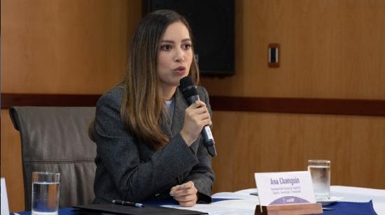 Ana Changuín, titular de la Senescyt, en una rueda de prensa el 29 de diciembre de 2023.