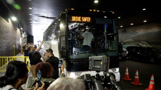 Un bus con migrantes, proveniente de Texas, llega a Nueva York, en agosto de 2022.