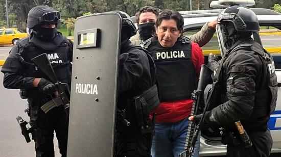 Fabricio Colon Pico, detenido, el 5 de enero de 2024, ingresa a la unidad de flagrancia en Quito.