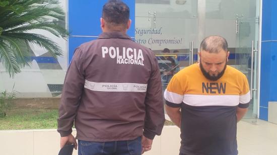 Un hombre fue detenido tras la intervención en una armería, que funcionaba en una casa en Guayaquil, el 5 de enero de 2024.