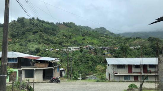 La parroquia Maldonado, en Ecuador, tiene como vecino a San Juan, que está custodiado por la guerrilla en Colombia.
