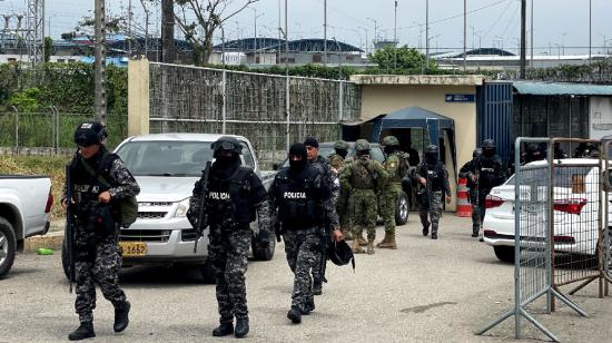 Guayaquil, domingo 07 de enero del 2024 Según información del SNAI, en coordinación interinstitucional con la Policía Nacional y las Fuerzas Armadas, se realizó una intervención en la Cárcel 8, durante operación CAMEX, además del supuesto traslado de alias 'Fito'. 