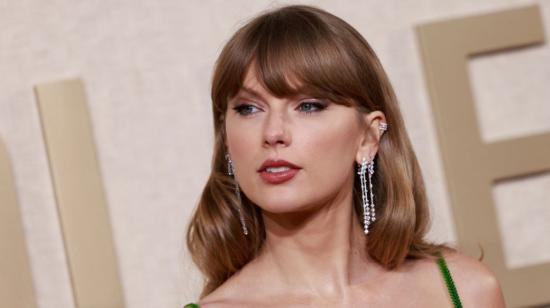 En una columna de opinión de The New York Times sugiere que Taylor Swift está enviando señales veladas a sus fans de que es "queer".