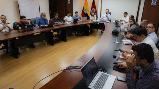 Autoridades de Quito, durante la reunión del COE Metropolitano, el 9 de enero de 2024.