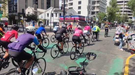 Ciclistas durante el ciclopaseo de Quito, en septiembre de 2023.