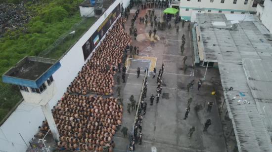 La cárcel de Machala durante el operativo policial y militar del 14 de enero de 2024.