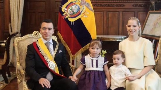 La familia presidencial: Daniel Noboa, Lavinia Valbonesi, y dos de los hijos del mandatario. 