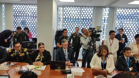 El ministro de Finanzas, Juan Carlos Vega, en su comparecencia ante la Comisión de Régimen Económico de la Asamblea, en Quito, el 17 de enero de 2024.